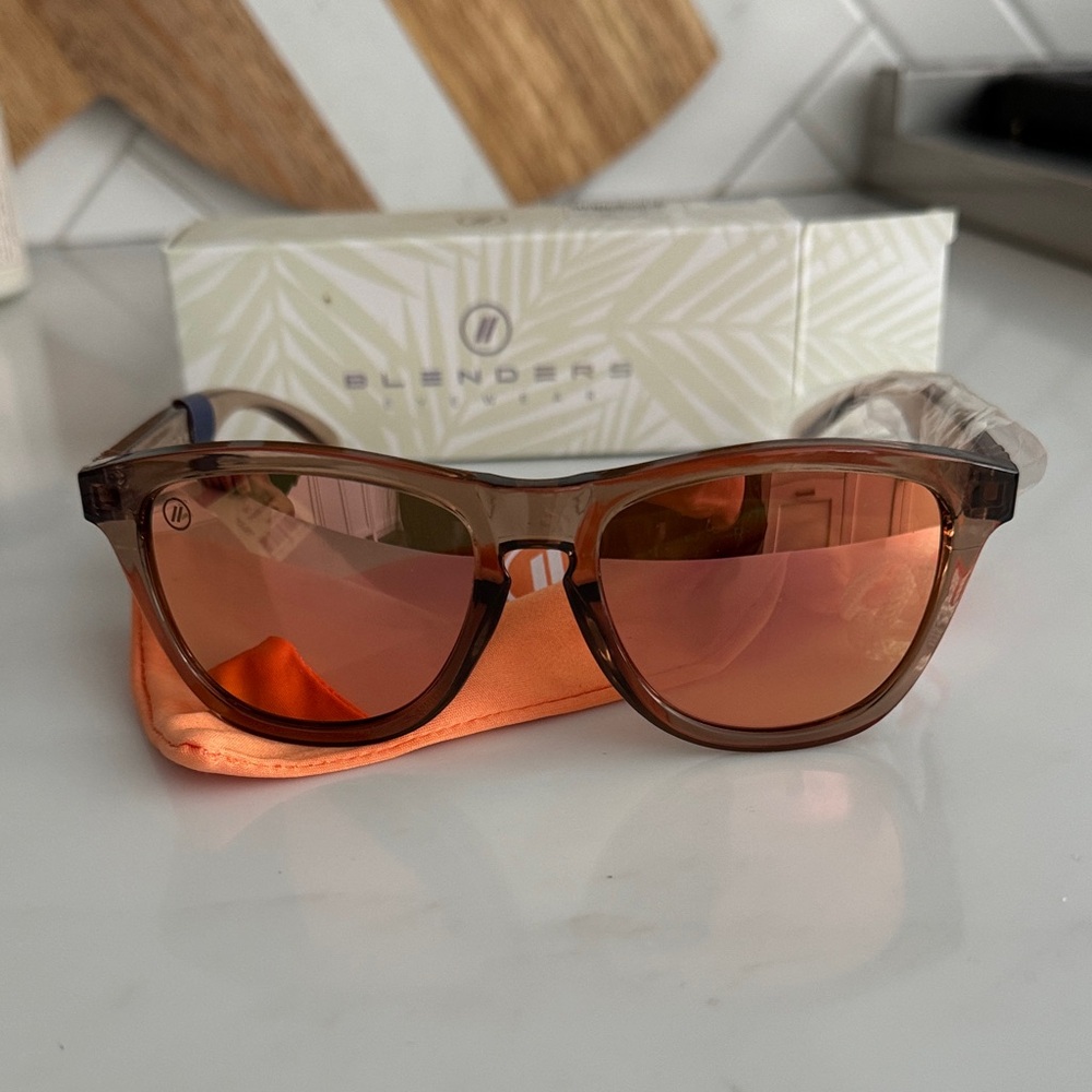 Blenders “Citrus Blast” Sunglasses NWT and box!